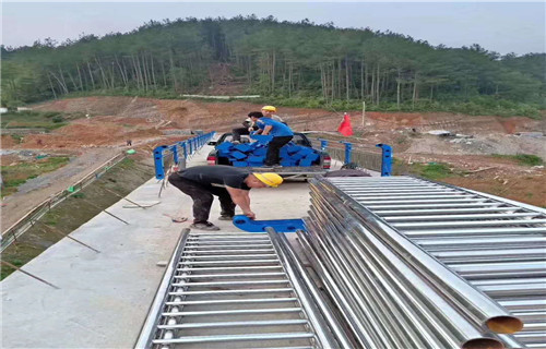 攀枝花道路隔离栏杆喷什么漆